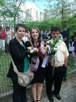 Viki szüleivel 2013.