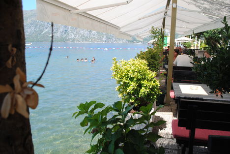 Étterem és strand Dobrotán