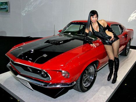 Ford_Mustang_With_Girl