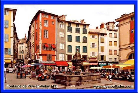 43000_Le_Puy_en_Velay_Place-de-la-fontaine