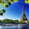 Eiffel, nyári kék ég alatt