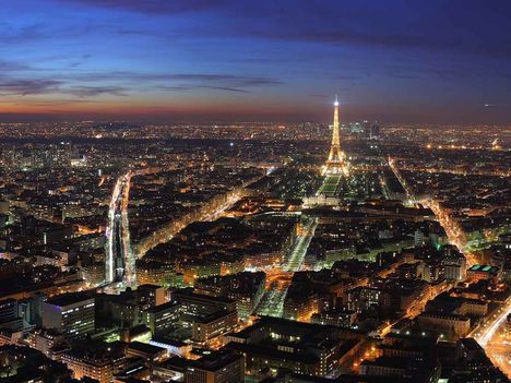 Párizs esti látképe