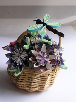 Lila virágok teafilterből sziatakötővel