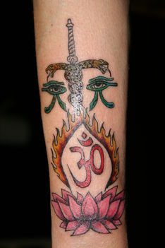 Tetoválás 16 Tetkó ősrobbanás, az első hang. szimbolum