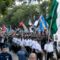 A Hatvannégy Vármegye Ifjúsági Mozgalom trianoni megemlékezésének résztvevői vonulnak a Dózsa György úton a szerb nagykövetség elé