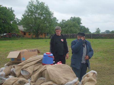 Árvízi védekezés Gönyűn 2013.06.05. délelőtt 18