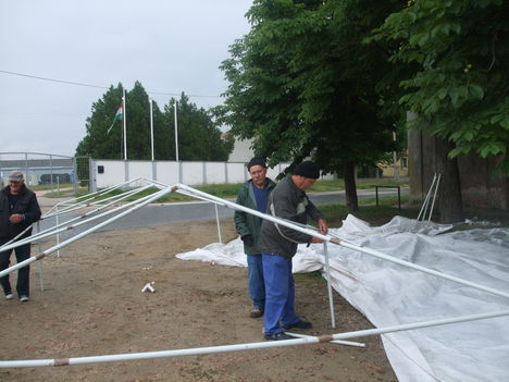 Árvízi védekezés Gönyűn 2013.06.05. délelőtt 34