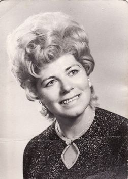 ÉDESANYÁM  Dorogi Erzsébet 1927-1999.
