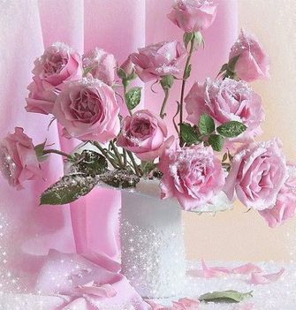 Rózsaszin rózsacsokor vázában