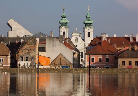 Szemben a Dunakapu tér 2013.jún. 8.