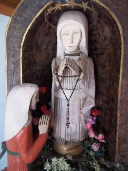 fából faragott Mária szobor