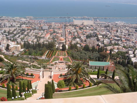Bahá'i központból a kikötő
