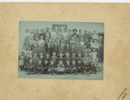 Gönyűi iskolások 1910-ben