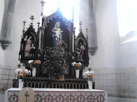 Csíkkarcfalvi katolikus vártemplom oltára