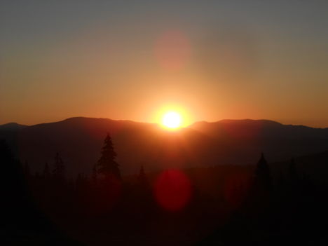 Alkonyat,napfelkelte a Hagymás-hegységben