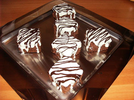 Brownie fehércsokis mázzal
