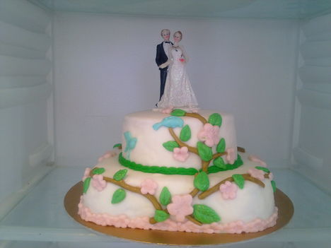 Esküvői emeletes torta