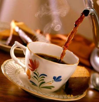 Jó reggelt, vidám napsütéses napot kívánok friss kávéval, örömmel, jókívánsággal, szeretettel!!!