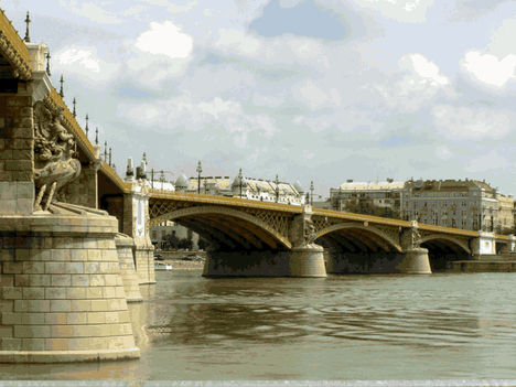 Felújított Margit híd. / 2012 /