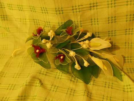 zöld orchideás menyasszonyi csokor