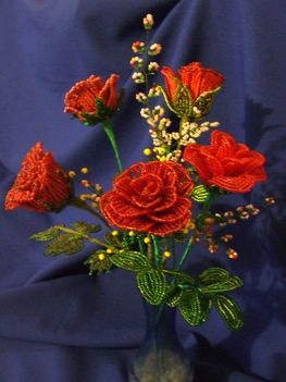 E rózsa csokorral kívánok  minden Editnek Boldog Névnapot és kellemes hetet!