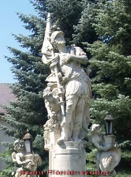 Kőszeg, Jézus Szíve plébániatemplom florian-szobor1