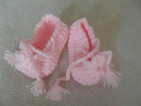 Rózsaszín babacipő