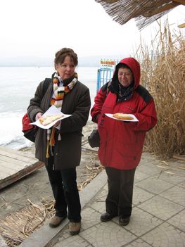 A lángos a téli Balatonhoz is hozzátartozik