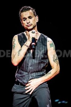 1374197445-depeche-mode-performs-live-during-delta-machine-tour-in-milan_2267853