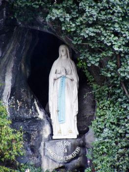 Lourdes-i Szűzanya
