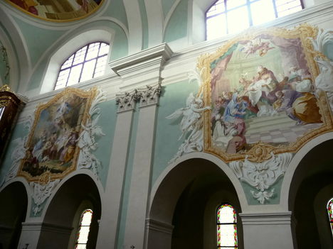 A templom oldal freskói