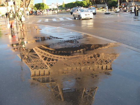 Eiffel-torony eső után
