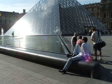 Napfürdő a Louvre-nál