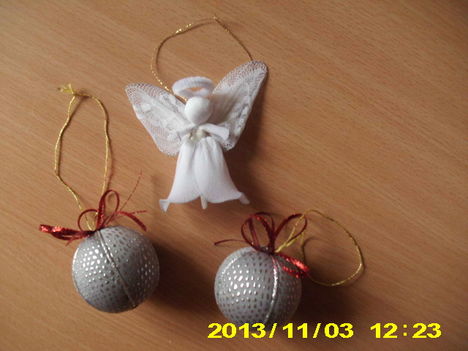  Harisnya angyalkám +karácsonyi gömbjeim.