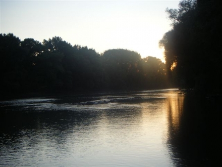 A folyó esti békessége