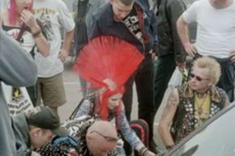 230px-Punk_Red_Mohawk_Morecambe_2003[1]