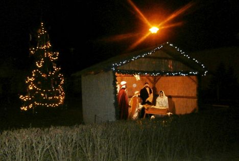 Betlehem és a falu karácsonyfája