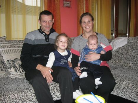 Évi családjával 2013. dec.