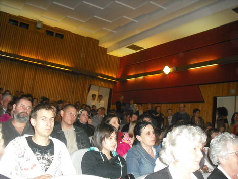 Közönség