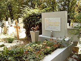 Lukács Margit sírja Budapesten. Farkasréti temető: 25-3-47