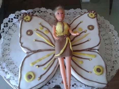 Pillangó Barbi az unokám születésnapjára.