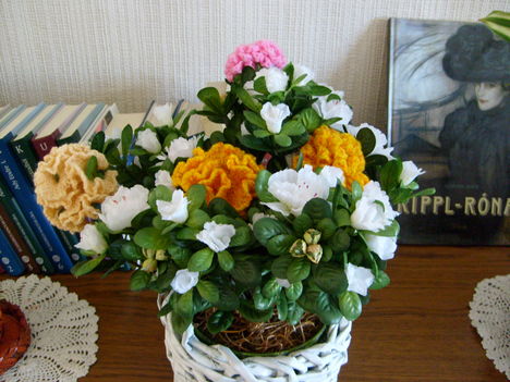 Selyem azalea horgolt virágokkal