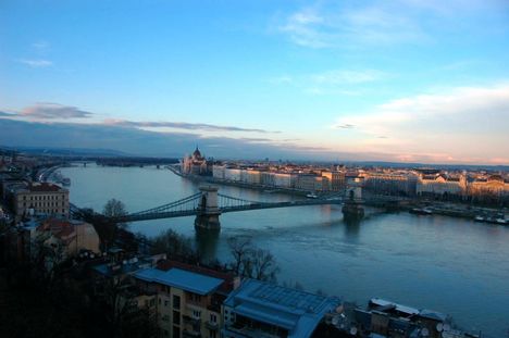 lemenő nap a Dunaparton