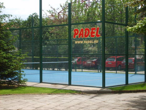 Padelpálya a szálloda parkjában