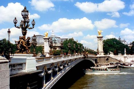 Le Pont Alexandre-III, Párizs, Franciaország