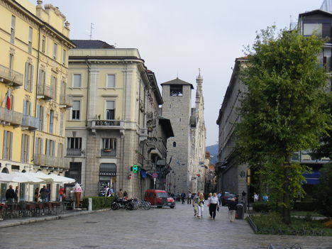 Piazza Cavour és a Via Plinio