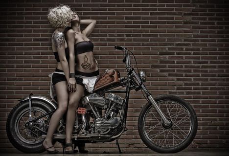 Kiss hot Lesbian chopper rider’s-02