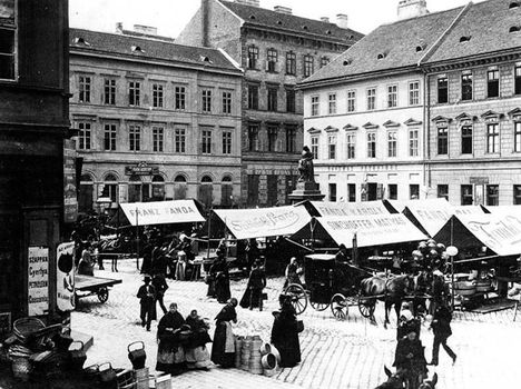 Budapest V. - Piac a Hal téren ( 1895 )  A tér az Erzsébet híd építésével eltűnt!