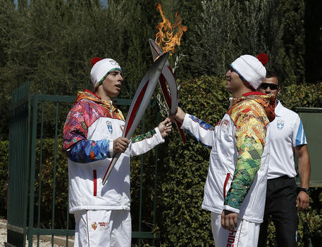 2014.          olympics_sochi_flame_lighting686062093376