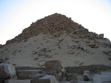 Abu-Szir Sahuré piramisa